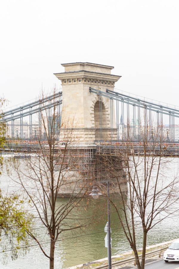 Danube Waterfront View At Chain Bridge Βουδαπέστη Εξωτερικό φωτογραφία